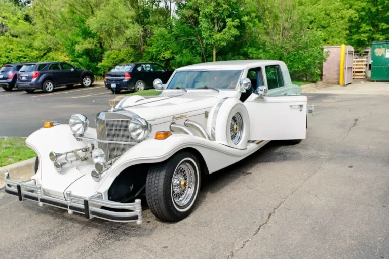 White vintage wedding car with chrome trim